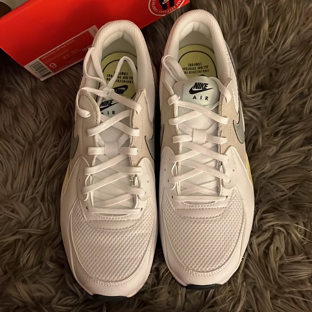 Women’s Nike Air Max Excee  size 9 - Picture 4 of 4